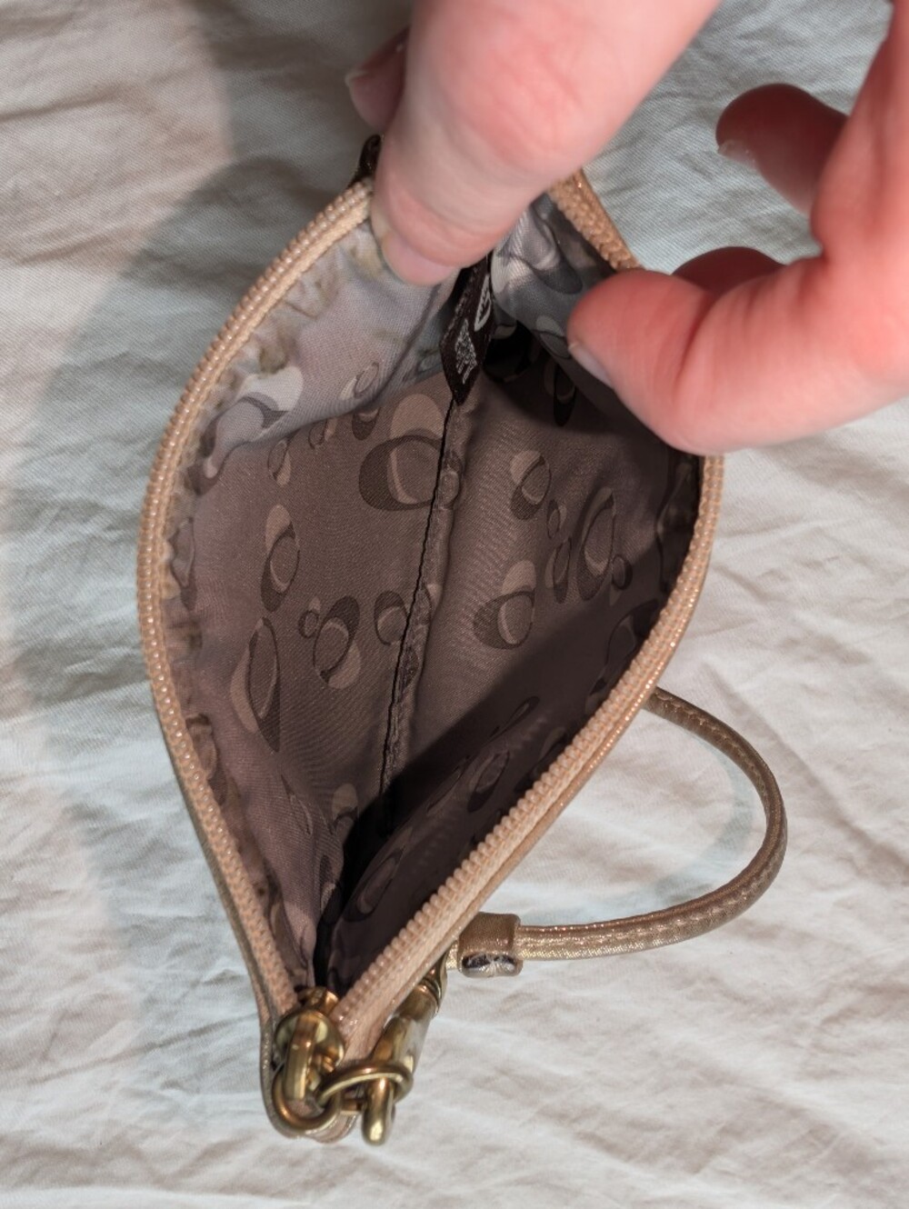 Vintage Coach Poppy Leather Metallic Gold Wristlet - Picture 4 of 7